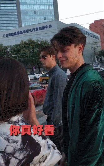 t01729cde610f102564.gif?size=334x534