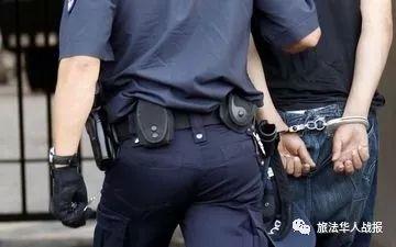 法国上万警察游行 街头遭“黄马甲”冲击