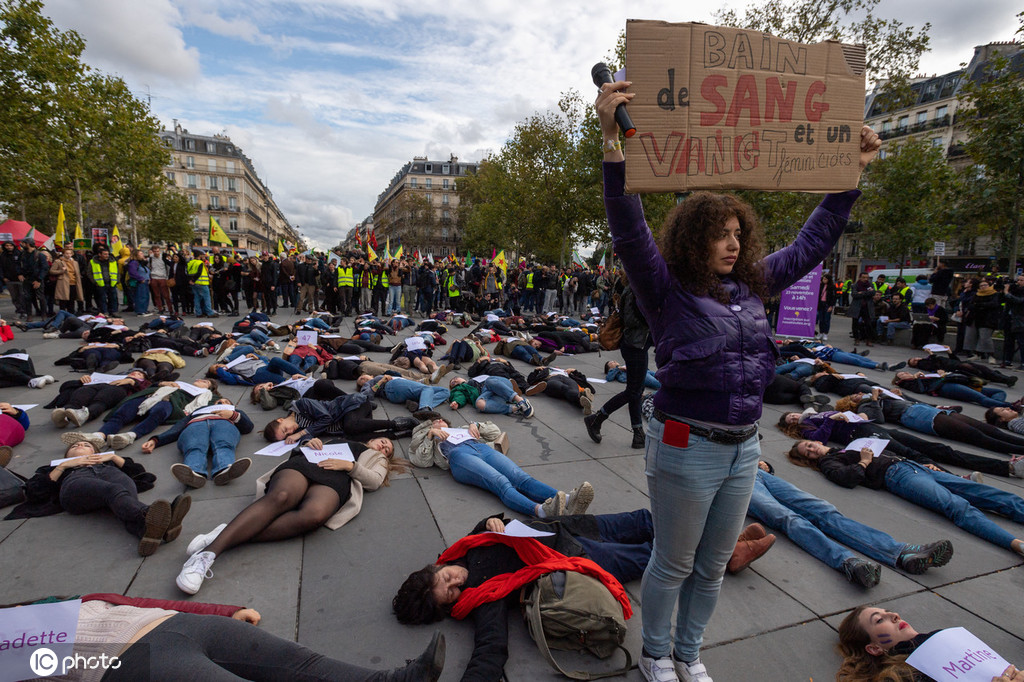 「巴黎“躺尸”抗议家暴」的圖片搜尋結果