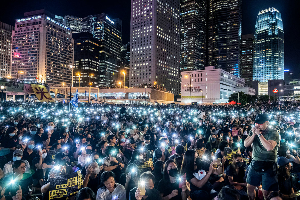 周五，香港举行集会支持被拘留的抗议者。