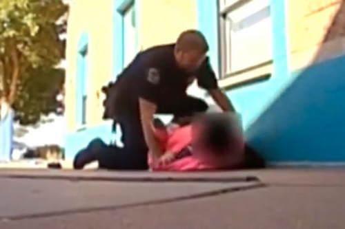 美國一警察暴力逮捕11歲女孩 因其在課堂“搗亂”
