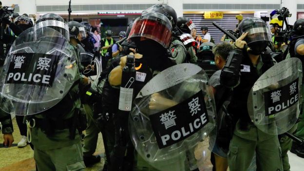 習近平與林鄭月娥會麵時沒有提到支持香港警察執法，但分析認為這不代表習近平不強調警察要製止暴力示威浪潮。