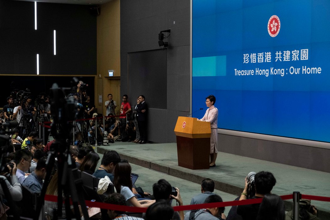 香港特別行政區行政長官林鄭月娥麵臨著平息抗議，以及在國家安全立法上合作的壓力。