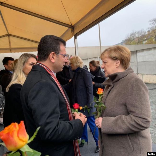 德國總理默克爾11月9日出席柏林牆倒塌30周年紀念活動。