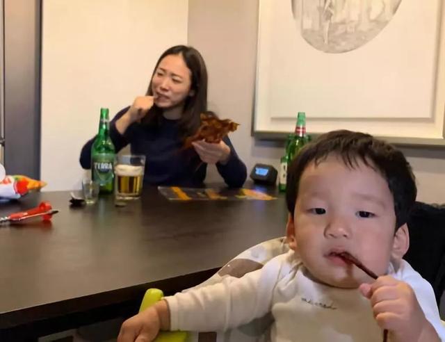 韩国妈妈被1岁儿子“逼疯” 当妈后 仙女变神经（图集）