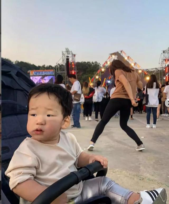 韩国妈妈被1岁儿子“逼疯” 当妈后 仙女变神经（图集）