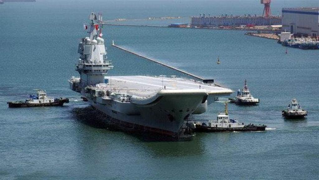 中國自製航母「002」首度編隊通過台海