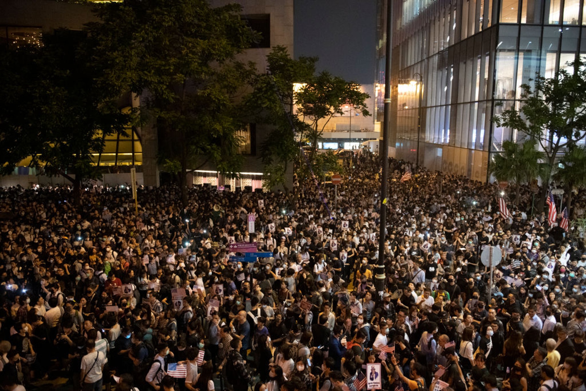 香港人權與民主法案：10月中，有香港民眾集會要求美國盡快通過香港人權法案（Getty Images）