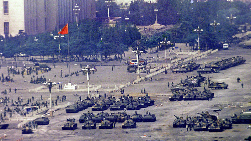 資料圖片：1989年6月4日後，解放軍進入天安門廣場。（美聯社）