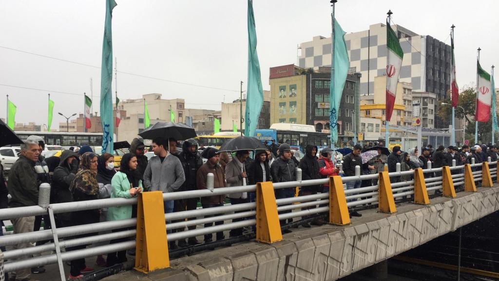 伊朗民眾示威抗議上調汽油價格並施行配給