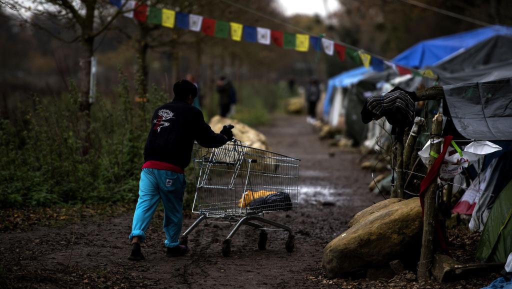 大批藏人在巴黎郊區聖日耳曼昂萊森林安營紮寨等待庇護2019年12月2日阿謝爾市
