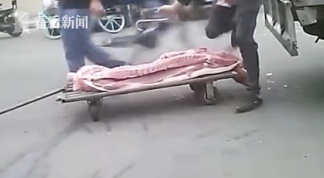 记者暗访肉联厂:每日 " 洗白 " 数千斤病死猪(图)