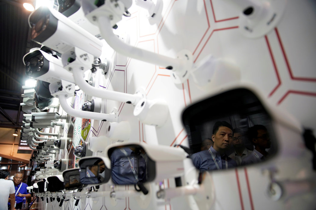 9月在上海舉行的華為年度全聯結大會上的監控攝像頭。