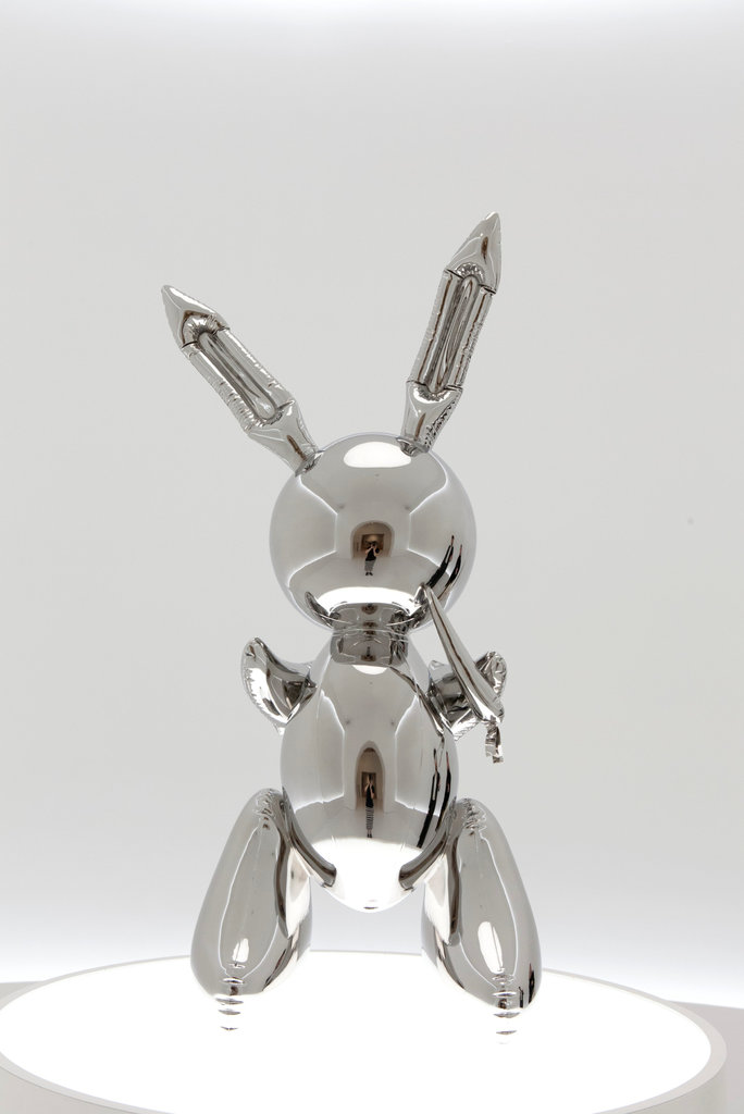 藝術家傑夫·昆斯於1986年創作的雕塑《兔子》於5月以9110萬美元的價格售出。