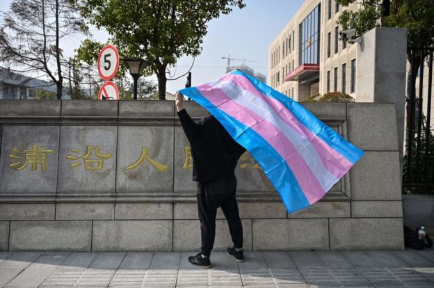 圖為一名中國跨性別女士不滿被解雇而起訴前雇主。