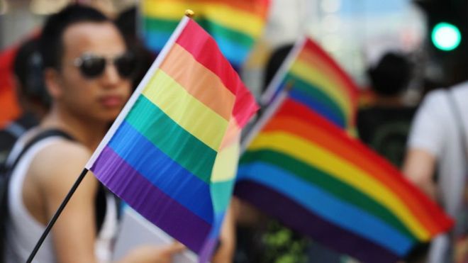 盡管同性戀在中國早已去罪化，但中國當局仍對同性戀等性少數群體持保守態度。