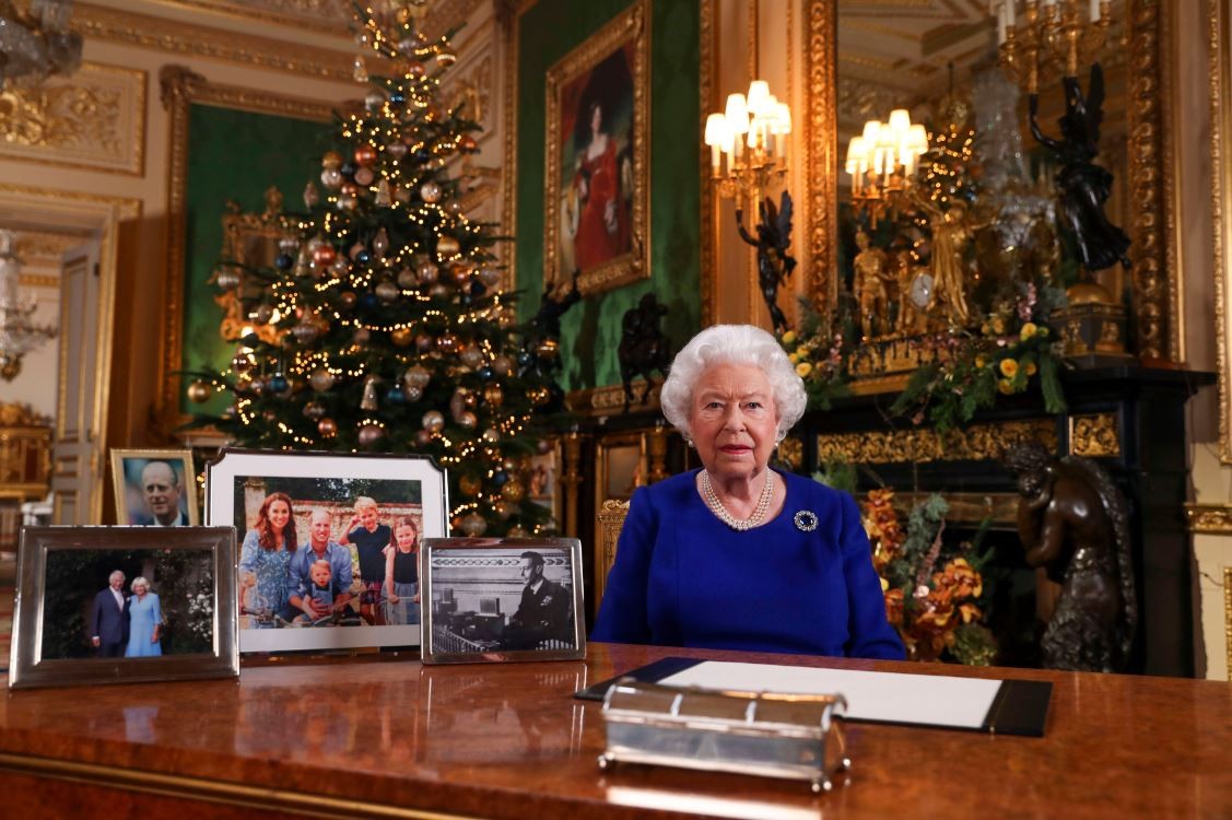 英女王錄製聖誕致辭 全家福中竟唯獨沒有他們_圖1-1