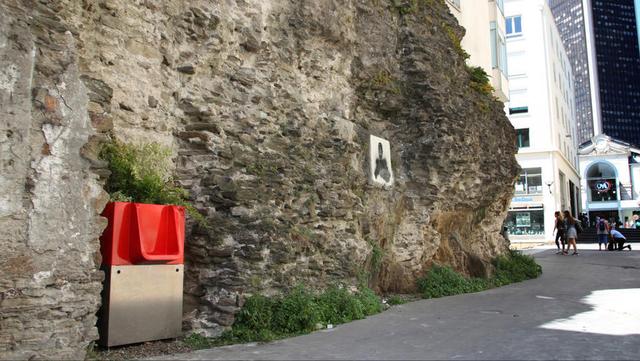 一步一尿桶，巴黎為阻擋男人當街亂尿也是拚了