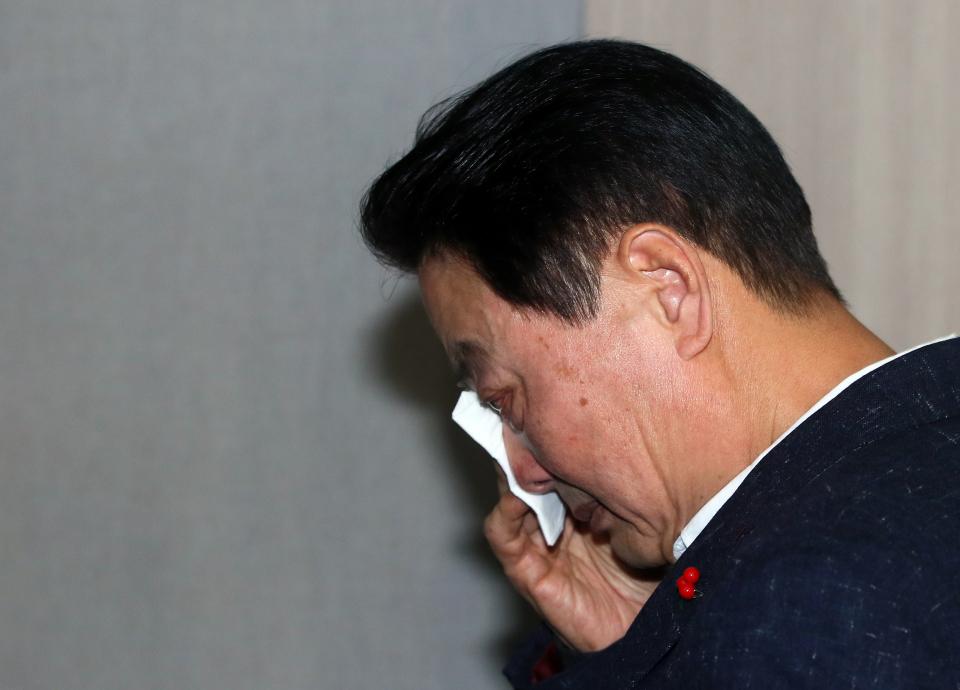 提到朴槿惠 韩国男议员突然大哭：我对不起你(图)