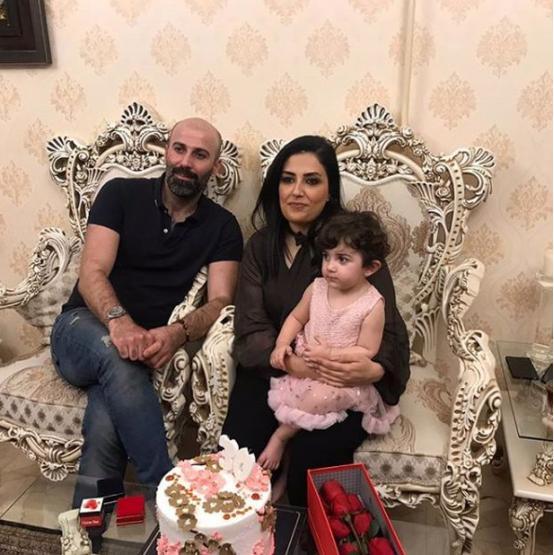 Arsalani夫婦和他們1歲的女兒