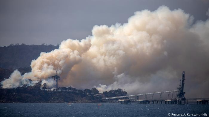 Australien Waldbrände | Eden Woodchip Mill (Reuters/A. Konstantinidis)
