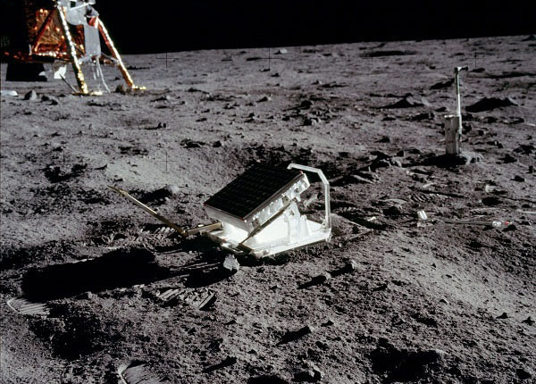 阿波羅11號在月麵安放的反射鏡。
