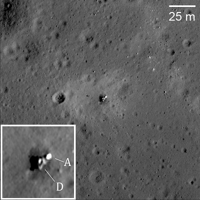 傾倒在月麵的月球23號取樣器，能清晰區分下降級和上升級。