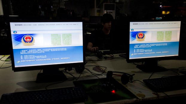 海外华人用微信受政治监控？面临调查和下架