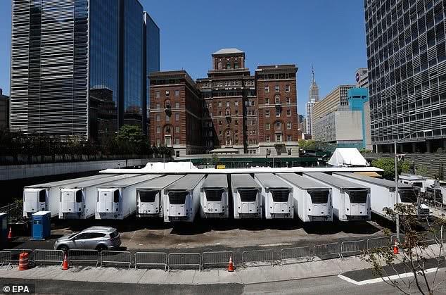 纽约在自由女神像附近建临时停尸场 放数十辆冷藏车