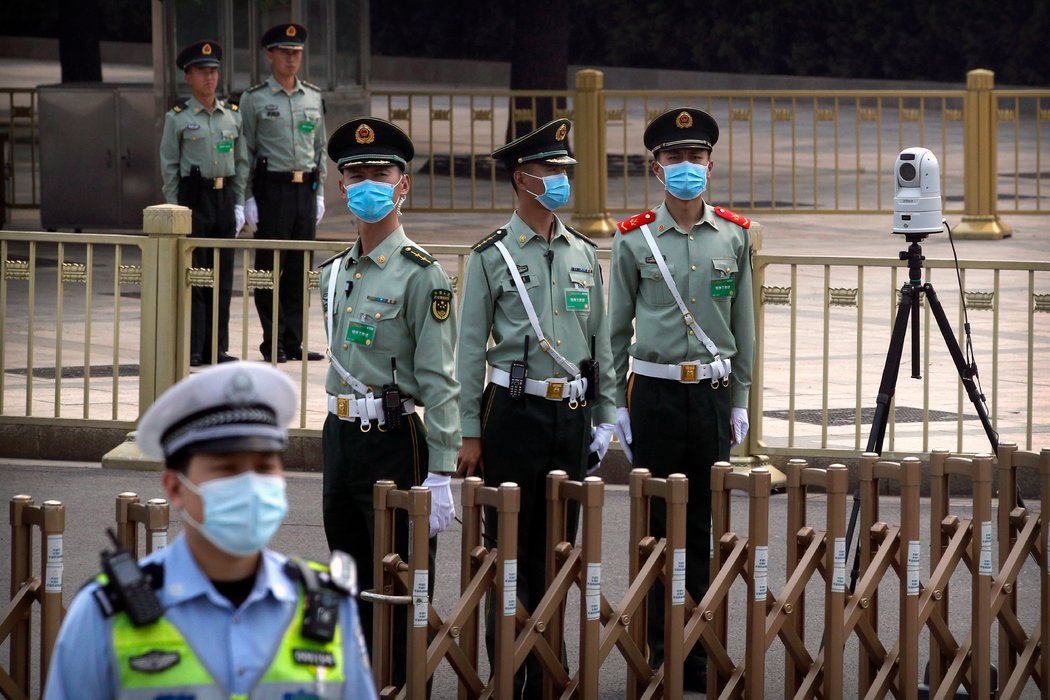 周四，北京天安門廣場的安保人員。