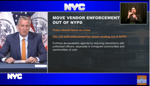 纽约市长宣布警局不再管理地摊 网友：要引入城管？