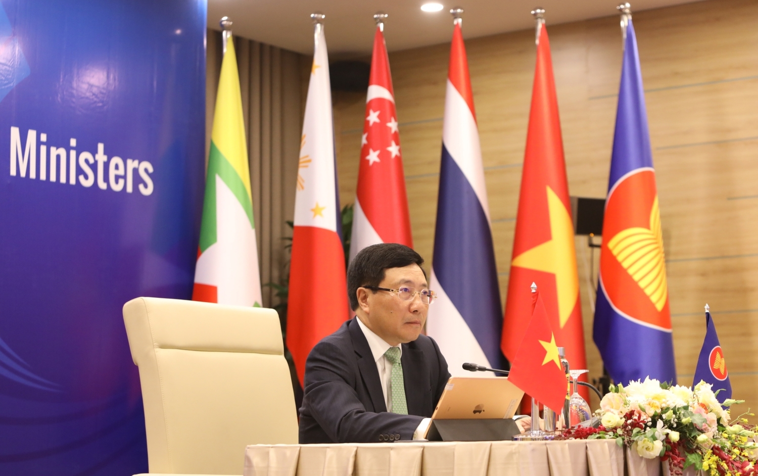 越南副總理範平明主持2020東南亞國家協會視訊高峰會，強調南海活動須遵守1982年的《聯合國海洋法公約》。 圖：翻攝自ASEAN官網