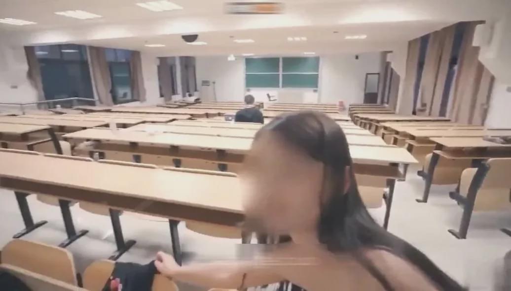 极限露出挑战？有人在复旦大学全裸拍视频！