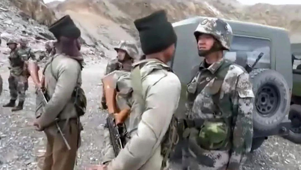 西藏解放军最新装备 : 军官有权启动士兵自毁装置
