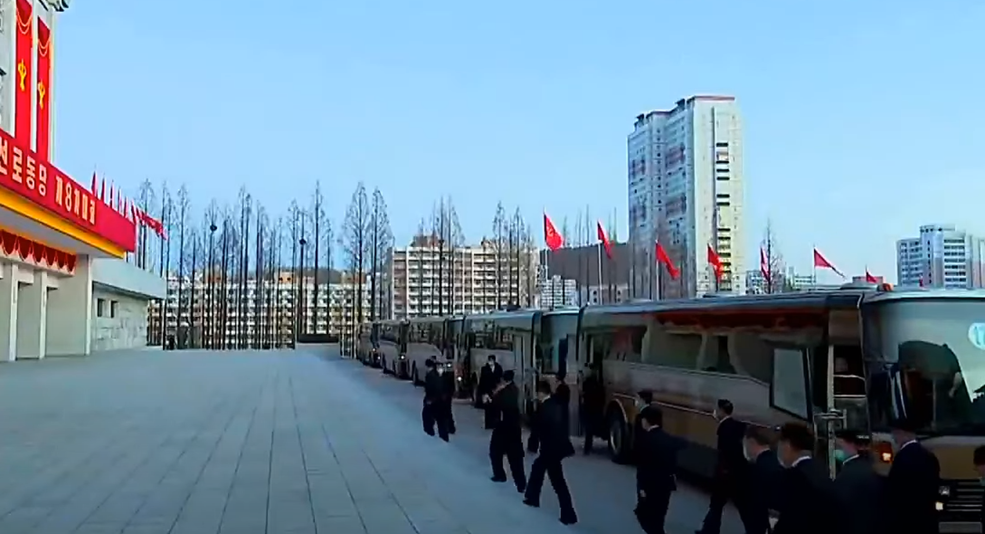 朝鲜录播金正恩观看春节演出 韩媒发现一处细节…