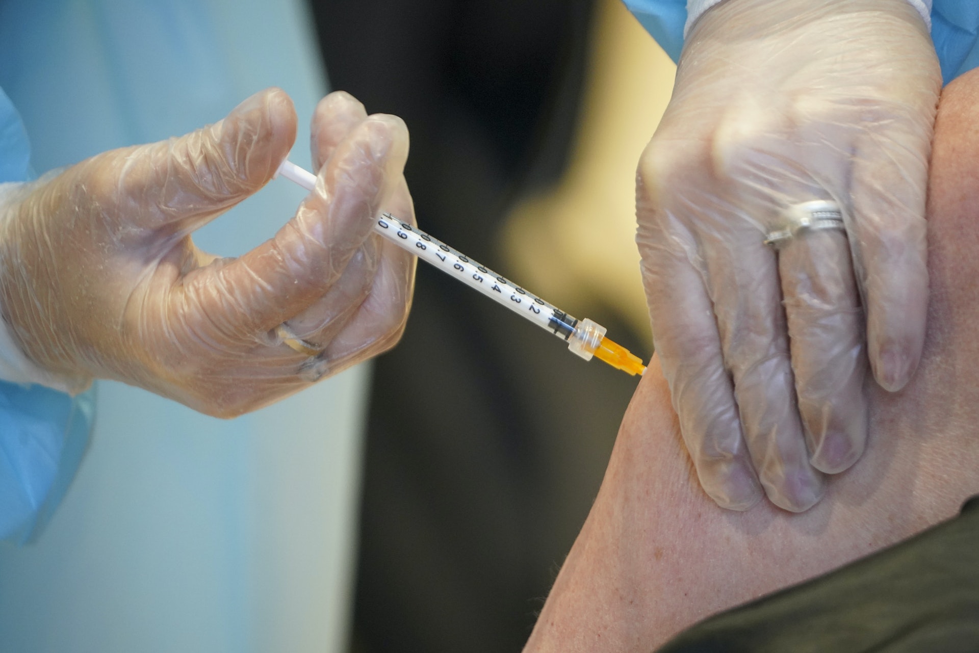接种后现血栓 欧洲多国停用这款疫苗 真是警号？