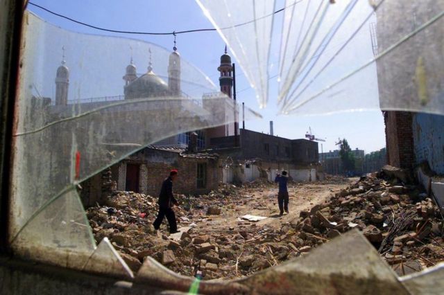 中国是如何镇压维吾尔族伊玛目的？