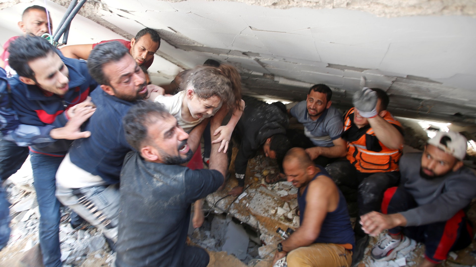 以色列空袭哈马斯领袖住宅 两人生死未卜