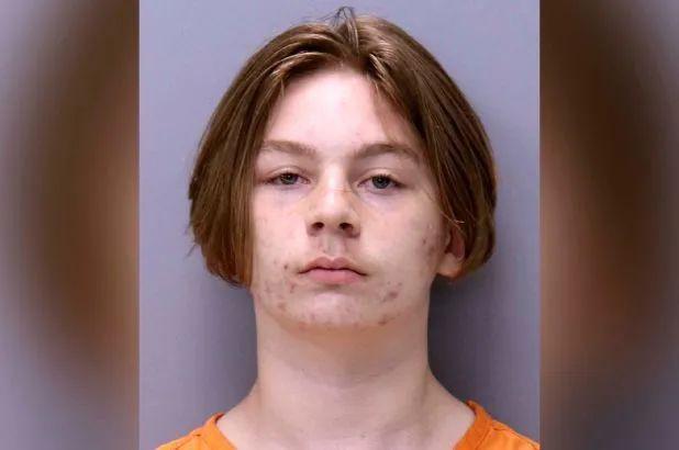 美14岁少年被控114刀残忍捅死13岁女孩，遭众怒