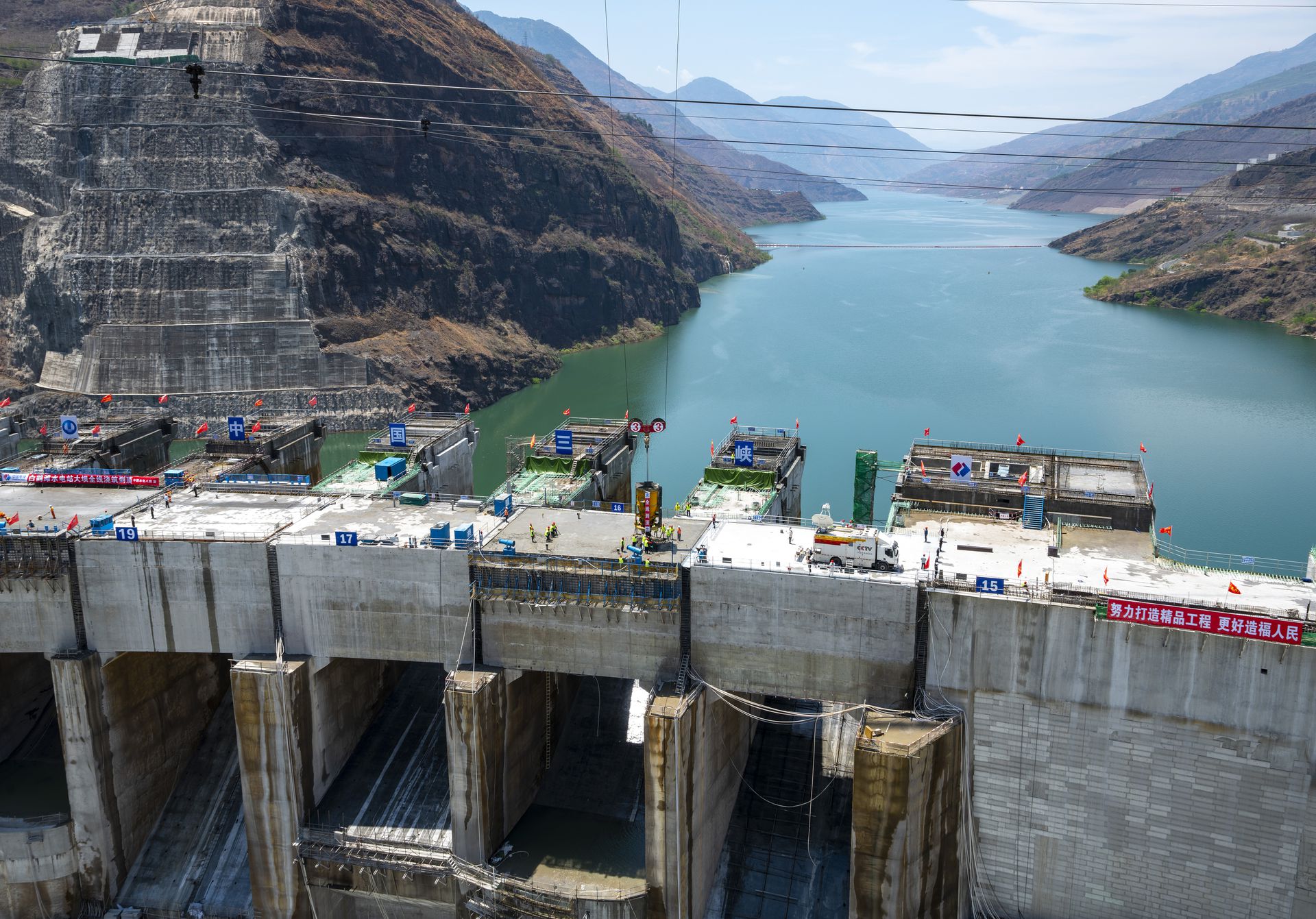又一三峡工程！中国这水电站大坝主体完工 多项世界之最