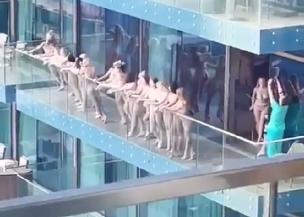 迪拜高楼裸女群搔首弄姿！摄影师卖“独家幕后花絮”