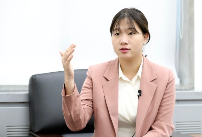 文在寅提名95后女大学生做秘书...引发韩网民争议