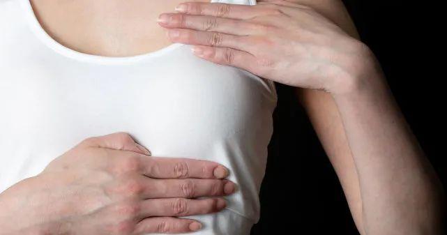 多名女性称接种疫苗后胸部变大，专家解释了...