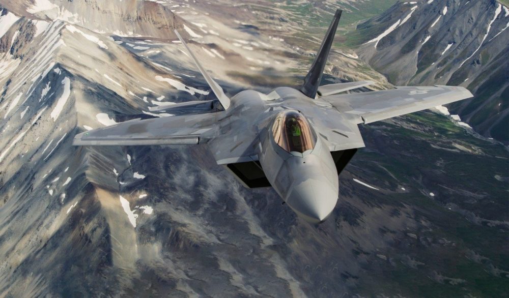 威慑中国？美军罕见派遣约25架F-22“猛禽”战斗机