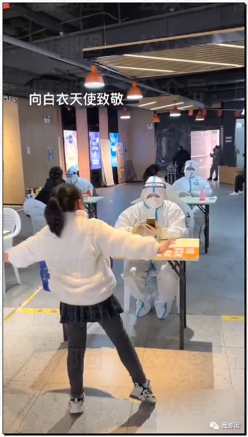 中国流行起拍孩子给”大白”跳舞 网：求家长放过医护