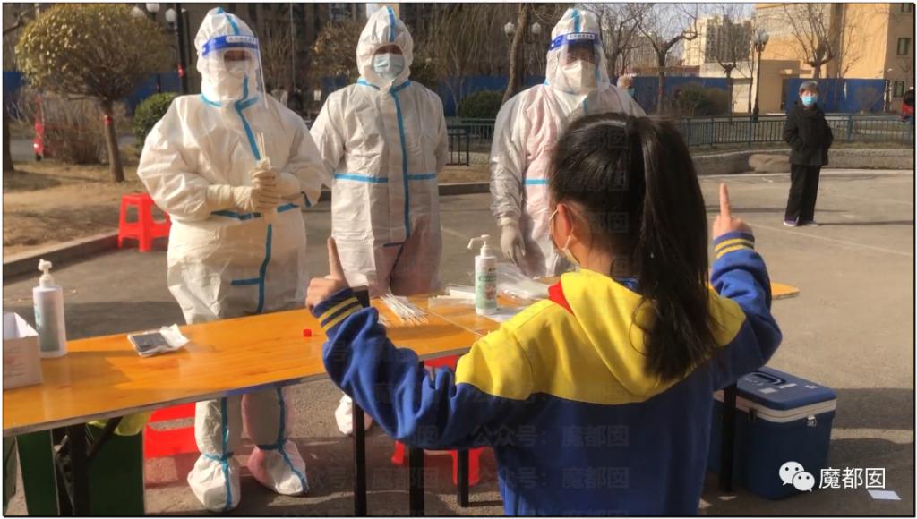 中国流行起拍孩子给”大白”跳舞 网：求家长放过医护