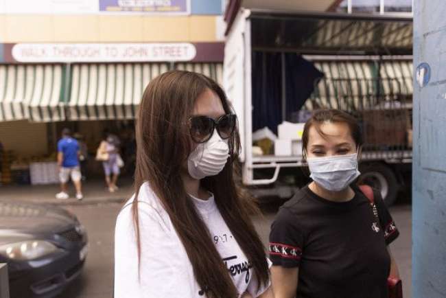 因戴口罩出门，中国留学生被無故攻击！