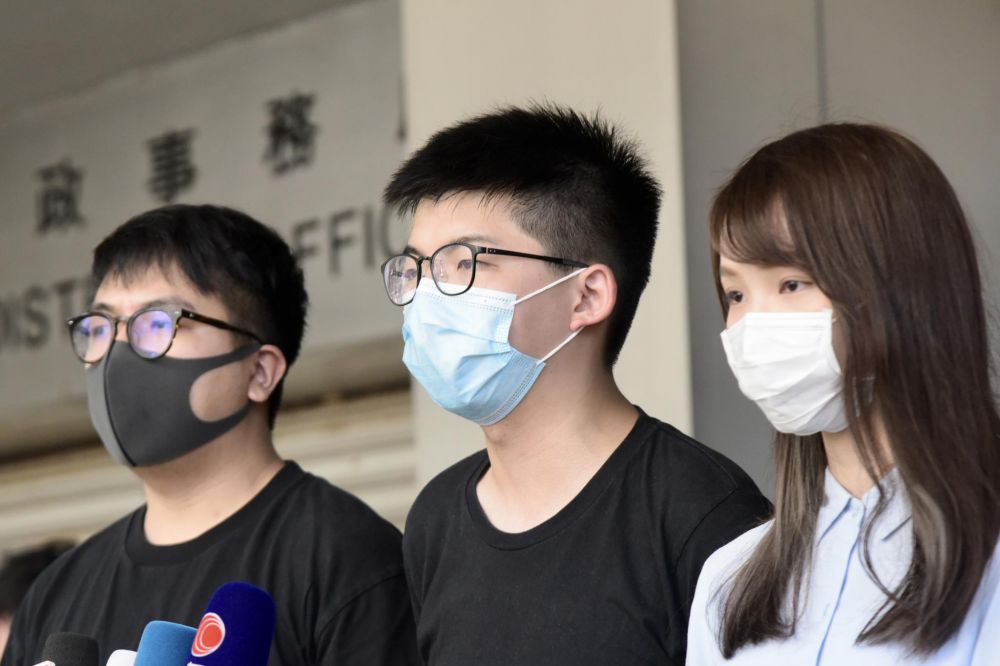 黄之锋等香港众志3子入狱 分别被判监7-13个半月