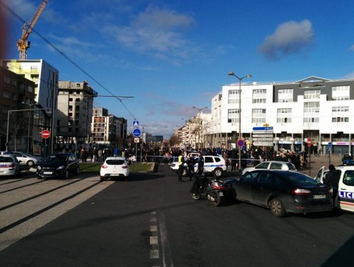 巴黎郊区邮局发生劫持事件:数名人质被劫持