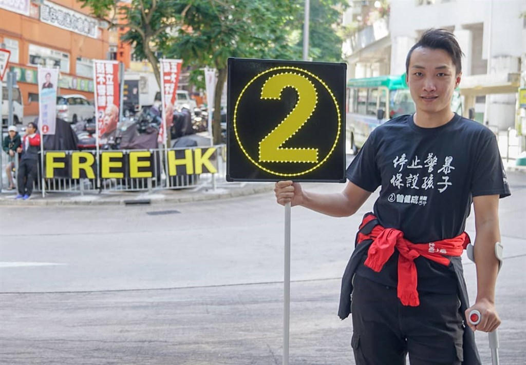 香港區議會選舉24日舉行，「反送中」運動的領軍人物之一、民間人權陣線召集人岑子杰高票當選。（圖取自facebook.com/Sham.Tsz.Kit）